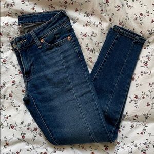 Levi’s mid rise skinny Jean
